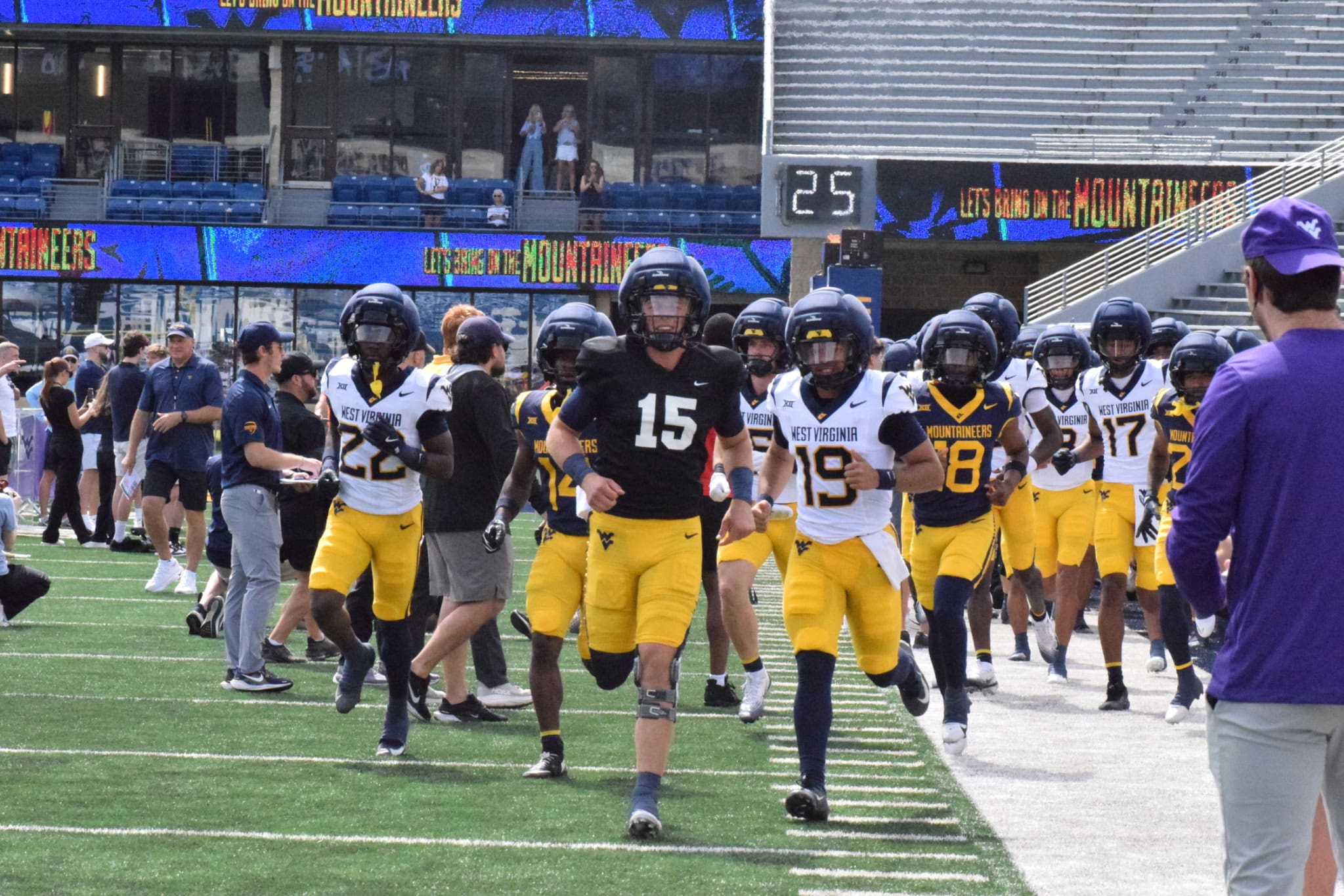 WVU Football QB Scotty Fox leaduing team to field